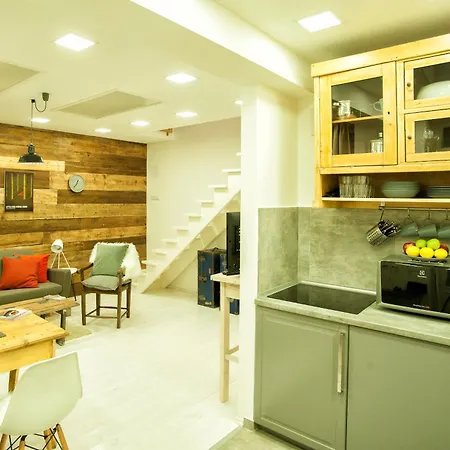 Near The Great Synagogue With Free Garage 아파트 *