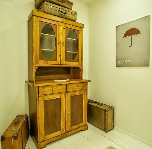 Near The Great Synagogue With Free Garage